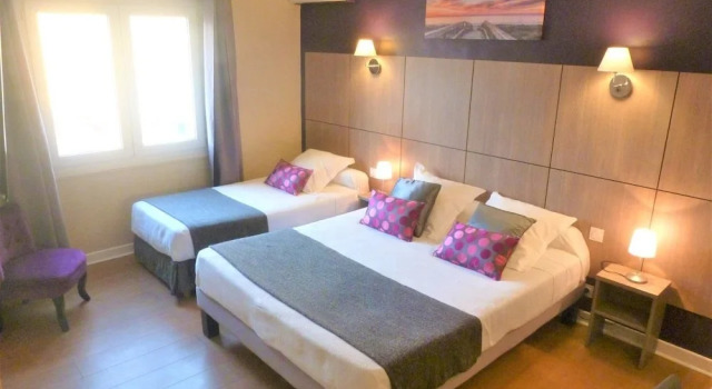Трёхместный номер Comfort с балконом Hotel Espadon bleu