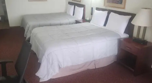Четырёхместный номер Deluxe Four Seasons Motel