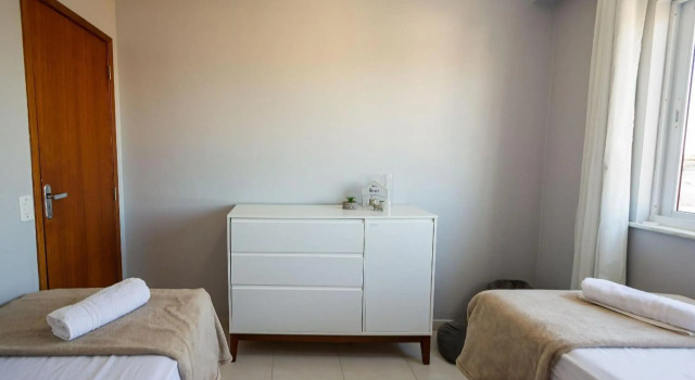 Apto alto padrão 200 m da praia de Costazul - WIFI 200MB - Piscina - Área kids - Netflix - 3 Quartos - Garagem - Cozinha equipada - Churrasqueira - Portaria 24h