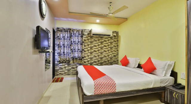 Vaccinated Staff- OYO 2550 Hotel Signature