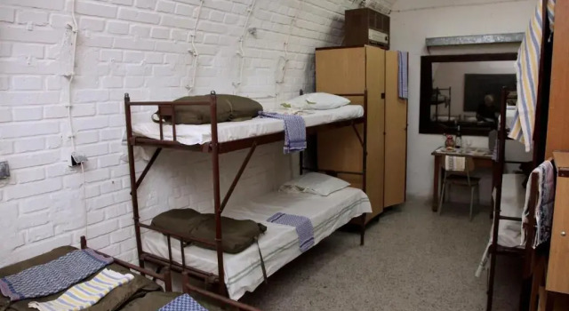 Кровать в общем номере 10-Z Bunker