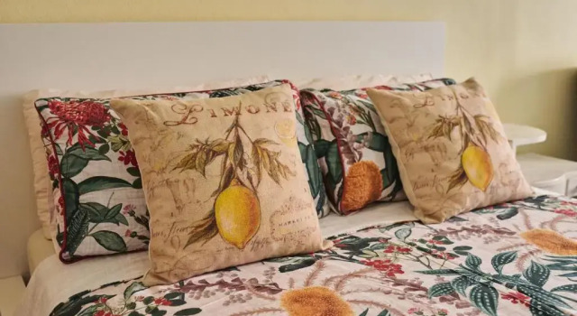 Студия Ljmonade Hostel