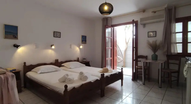 Двухместный номер Standard Цокольный этаж с балконом Kapetanos Rooms