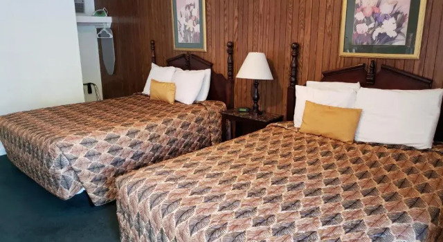 Четырёхместный номер Deluxe Mother Lode Lodge