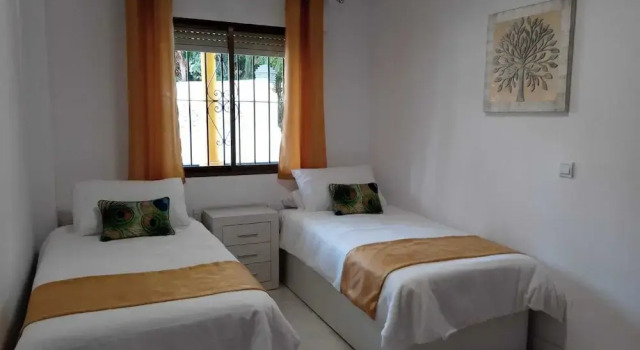 Impeccable 2-bed Apartment Ecuador, Los Claveles