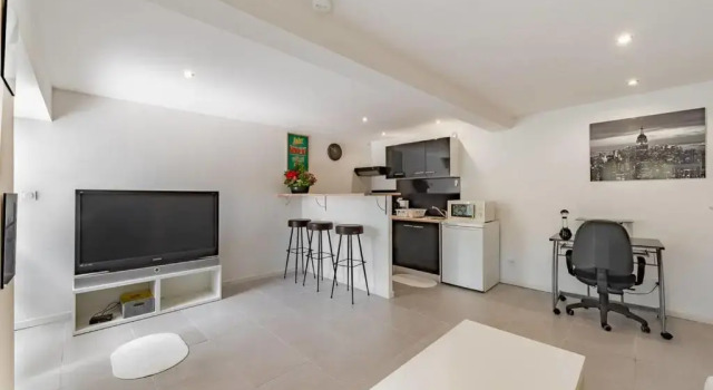 GuestReady - Modern and Spacious Flat near Vaise, Prenota Appartamento 9° arrondissement 