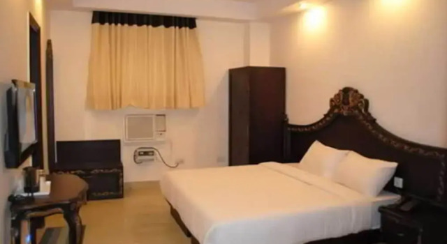 The Tulip Inn Karol Bagh, Забронировать Отель Отели Нью-Дели с парковкой, Парковка