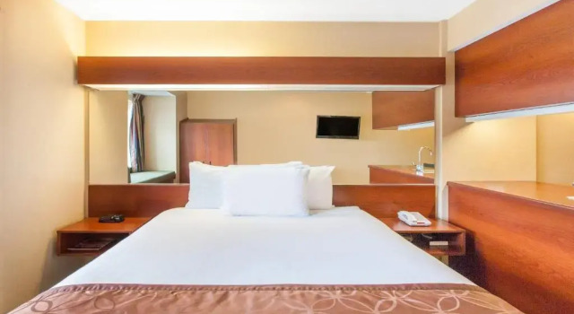 Люкс c 1 комнатой Microtel Inn by Wyndham Rogers