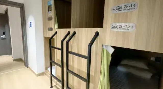 Кровать в общем номере (мужской номер) Yuyu Free Youth Hostel (Chengde Mountain Resort)