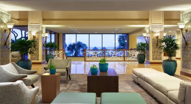 Hilton Beachfront Resort & Spa Hilton Head Island, Забронировать Курортный отель Отели Хилтон-Хед-Айленд с завтраком, рядом с The Golf Courses of Palmetto Dunes, Завтраки