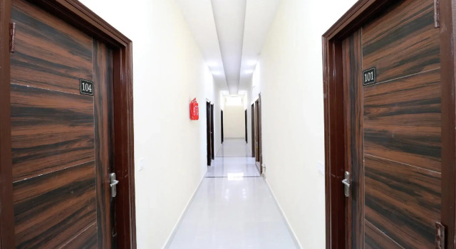 OYO 24122 Hotel Sharnam, Réserver Hôtel Kharar Pendjab