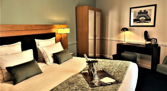 Номер Deluxe Hôtel Le Cercle Tour Eiffel