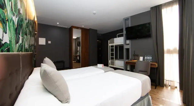 Четырёхместный номер Standard Málaga Premium Hotel