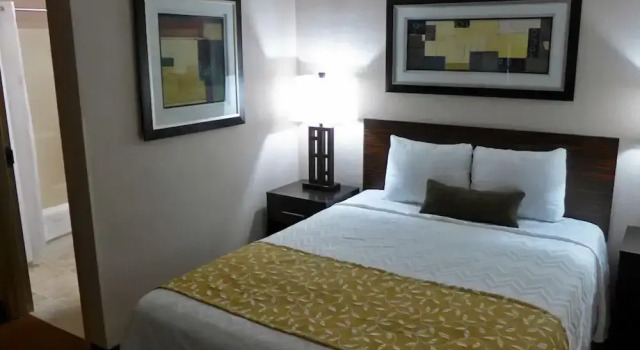 Waterfront Hotel and Marina, Varaa Hotelli Johnsburg Illinois