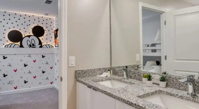Коттедж Luxury 5 Bedroom Home for 12 Guests