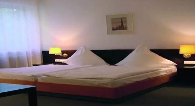 Stella Hotel, Забронировать Отель Зюдштадт Ганновер, рядом с Театр "Коммедиа Футура" на заводе "Айсфабрик"