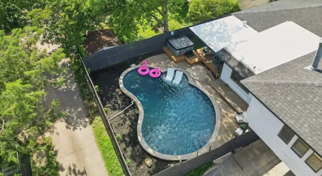 Коттедж Spacious 5BR 3BA Retreat With Pool & Hot Tub