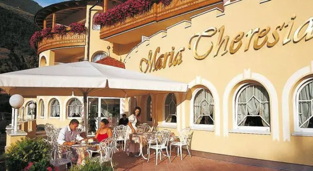 Hotel Maria Theresia, Забронировать Отель Отели в центре Силандро, в центре