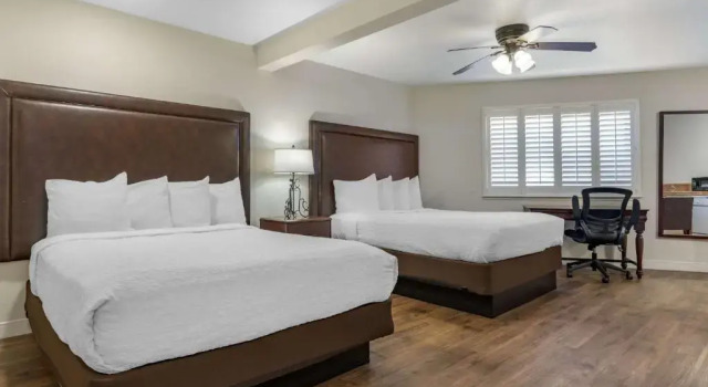 Номер Deluxe Best Western Rose Garden Inn