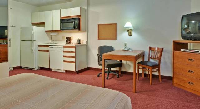 Люкс Candlewood Suites Syracuse-Airport by IHG