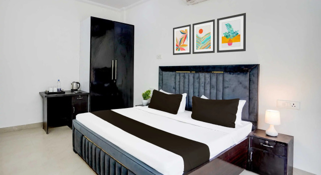 Collection O Sector 53 Golf Course Road, Забронировать Отель Гургаон Gurgaon Region, рядом с Ansal University