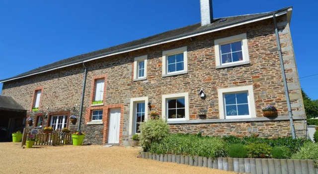 Cozy Holiday Home in Luxembourg With Private Terrace, Rezerwuj Hotel Amberloup Belgia