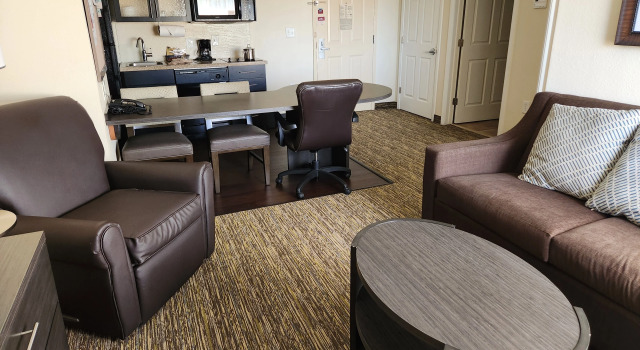 Candlewood Suites Greenville NC by IHG, Забронировать Отель Гринвилл Северная Каролина