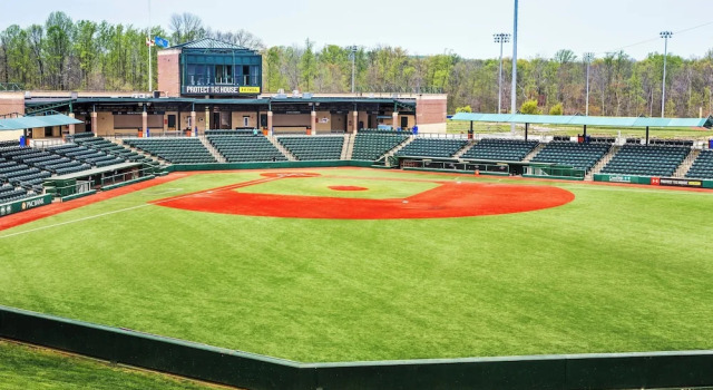 Люкс Courtyard by Marriott Aberdeen at Ripken Stadium