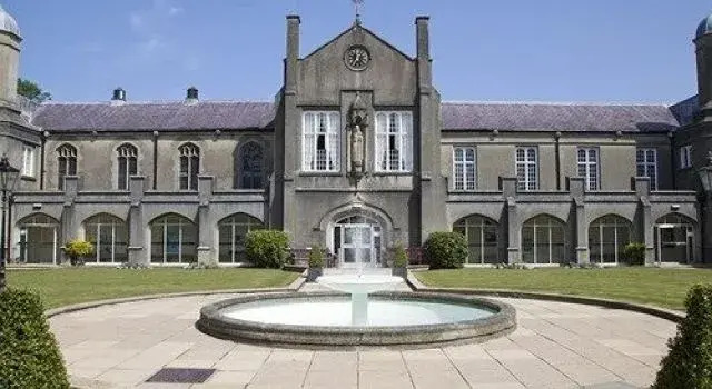 Lloyd Thomas Centre, Rezervați Hotel Lampeter Ceredigion