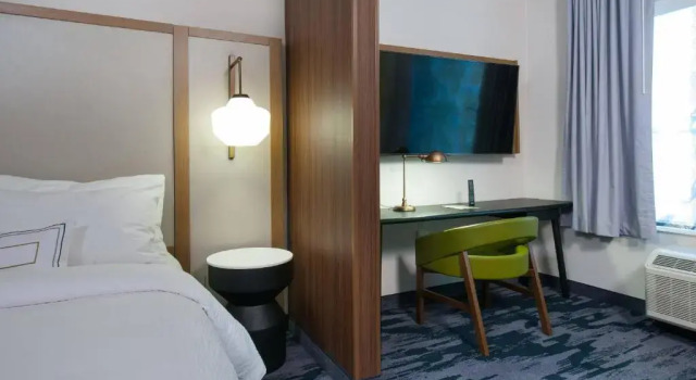 Двухместный люкс c 1 комнатой Fairfield by Marriott Pittsburgh Downtown