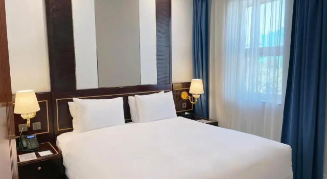 Полулюкс GoldOne Hotel & Suites