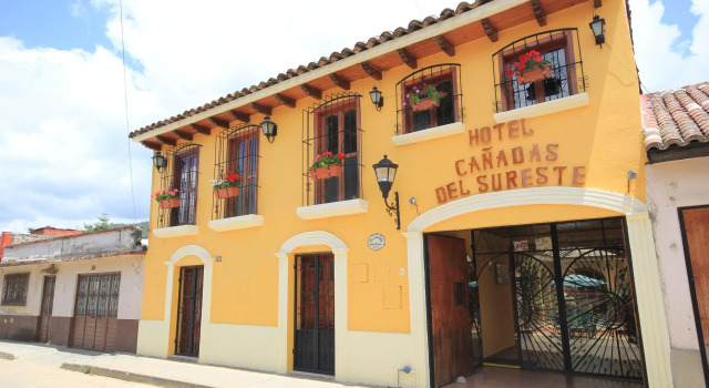 Hotel Cañadas del Sureste, Забронировать Отель Сан-Кристобаль-де-лас-Касас Чьяпас, рядом с Central Plaza &amp; Park