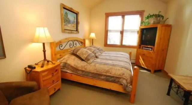 Red Hawk Townhome 3 Bedroom Apartment by Key to the Rockies