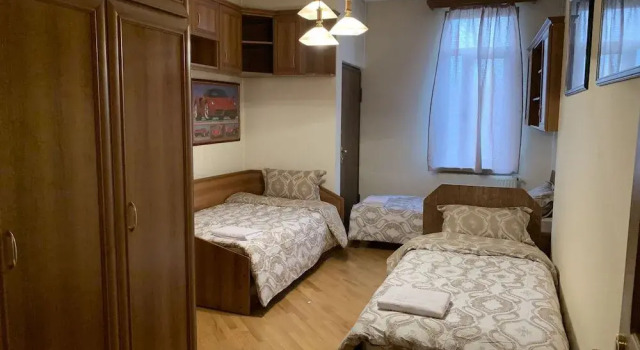 Lotus Hostel, Забронировать Хостел Отели Еревана с завтраком, рядом с Площадь Республики, Завтраки