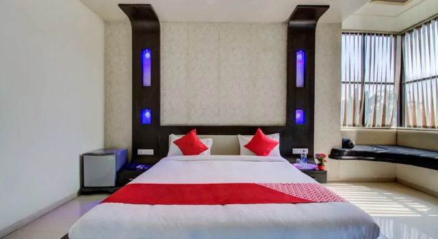 Люкс OYO 24838 Hotel Neelam