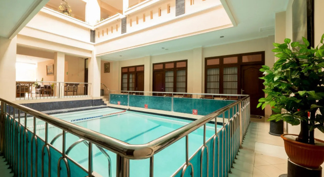 Полулюкс Deluxe Malioboro Inn Yogyakarta