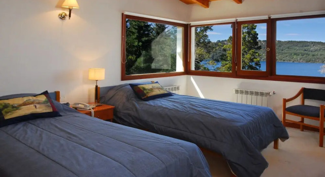 Luxury 4Bed 3.5Bath w Jacuzzi HV6