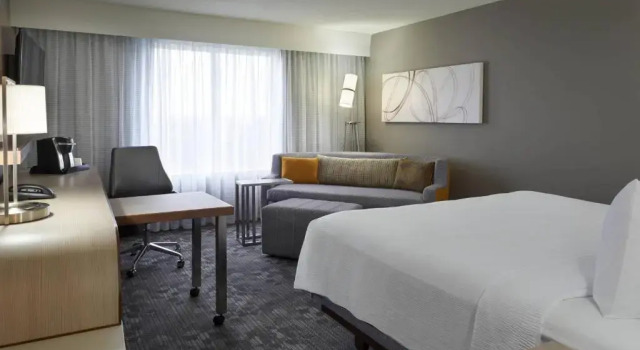 Номер Standard Courtyard by Marriott Toronto Airport