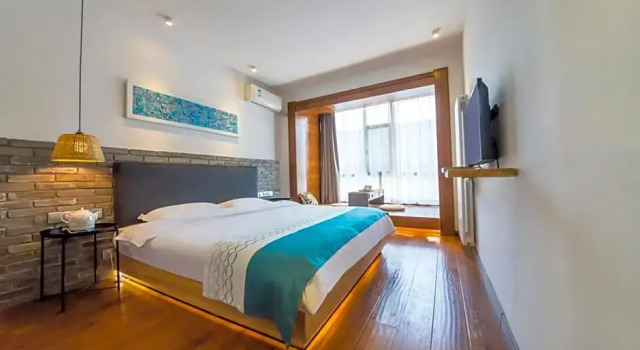 Двухместный номер Deluxe с балконом Xian Travelling With Hostel Zhu Que Men