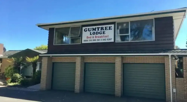 Gumtree Lodge B&B, Забронировать Отель «постель и завтрак» Отели Крайстчёрч с парковкой, Парковка