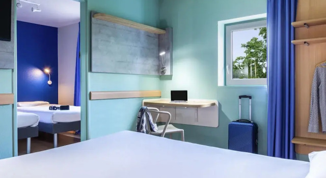 Трёхместный номер Standard ibis budget Grigny Centre