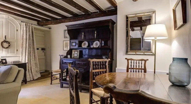2 Lawrence Lane, BURFORD