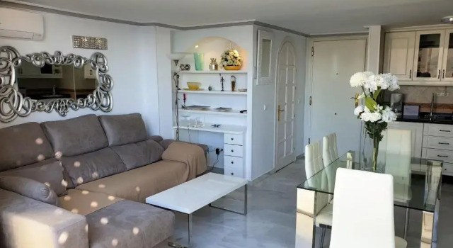 Skol 508 West Facing Duplex Apartment with Amazing Sea Views, Забронировать Апартаменты/квартира Отели Марбелья с бассейном, рядом с Музей гравюры, Бассейн