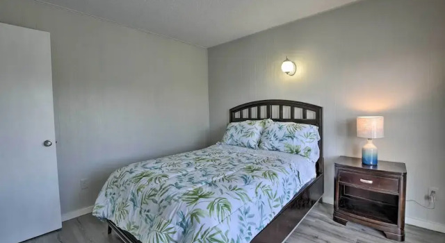 Oak Island Beach Abode w/ Deck: Walk to Shore!