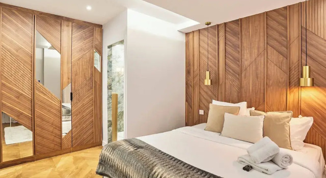 Sublime AC Apartment - Champs Elysees, Забронировать Апартаменты/квартира Отели Парижа с парковкой, рядом с Свято-Троицкий собор и Русский православный духовно-культурный центр, Парковка