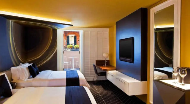 Четырёхместный номер Standard с балконом Hotel de la Poste - French Quarter, A Renaissance Hotel