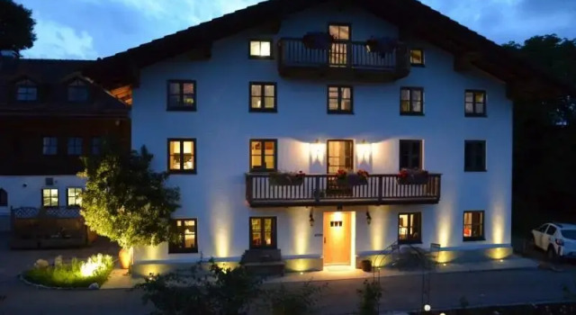 Kötzing am Golfplatz, Rezervasyon Otel Chieming Chiemsee