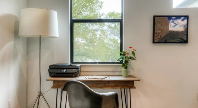Bright Artistic Central East Austin Home, Book Hotel Hoteller i Austin med parkering, nær Downs Park, Parkering
