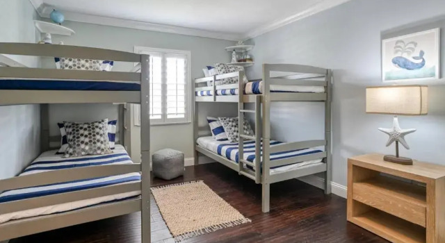 Golden Mile Beach Retreat, Rezerwuj Dom wakacyjny Hotele w Saint Augustine Area z parkingiem, Parking