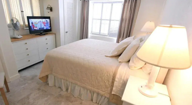 Beachouse Inn & Suites